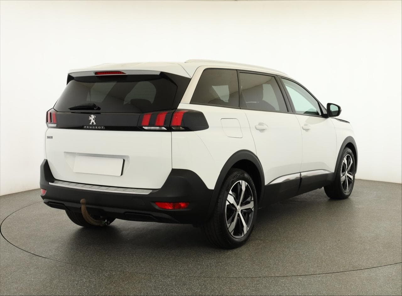 2020 Peugeot 5008 - 7