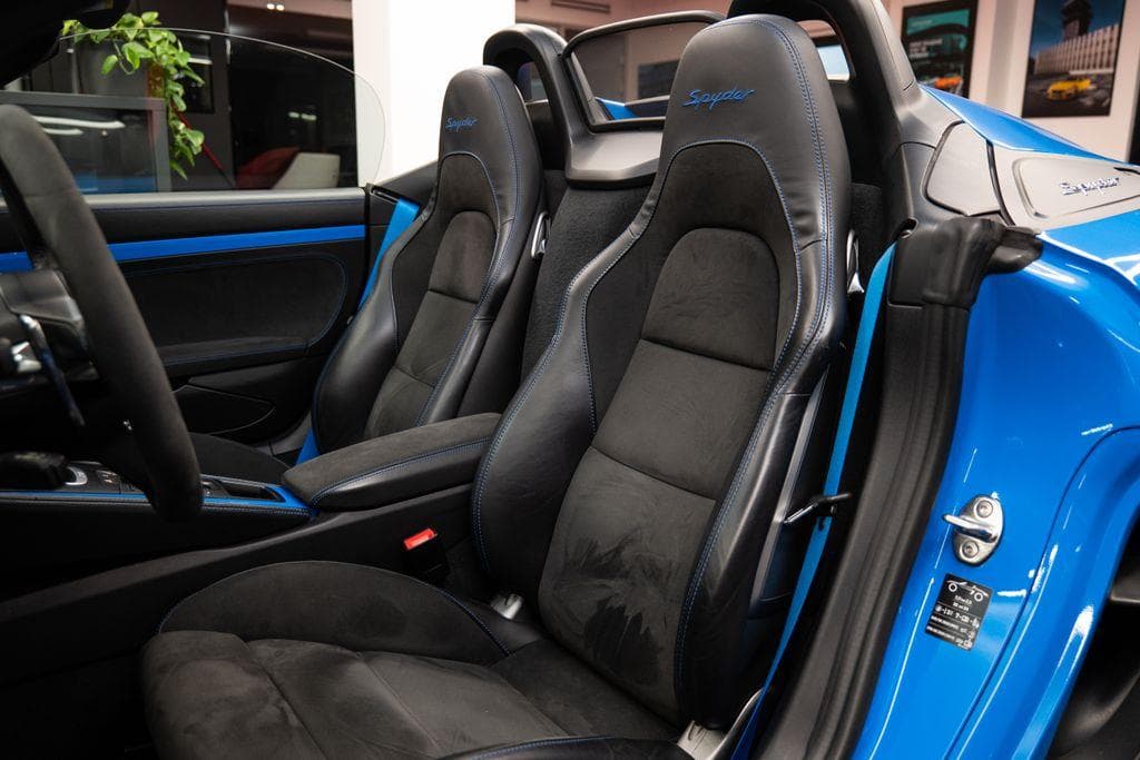 2023 Porsche 718 - 8