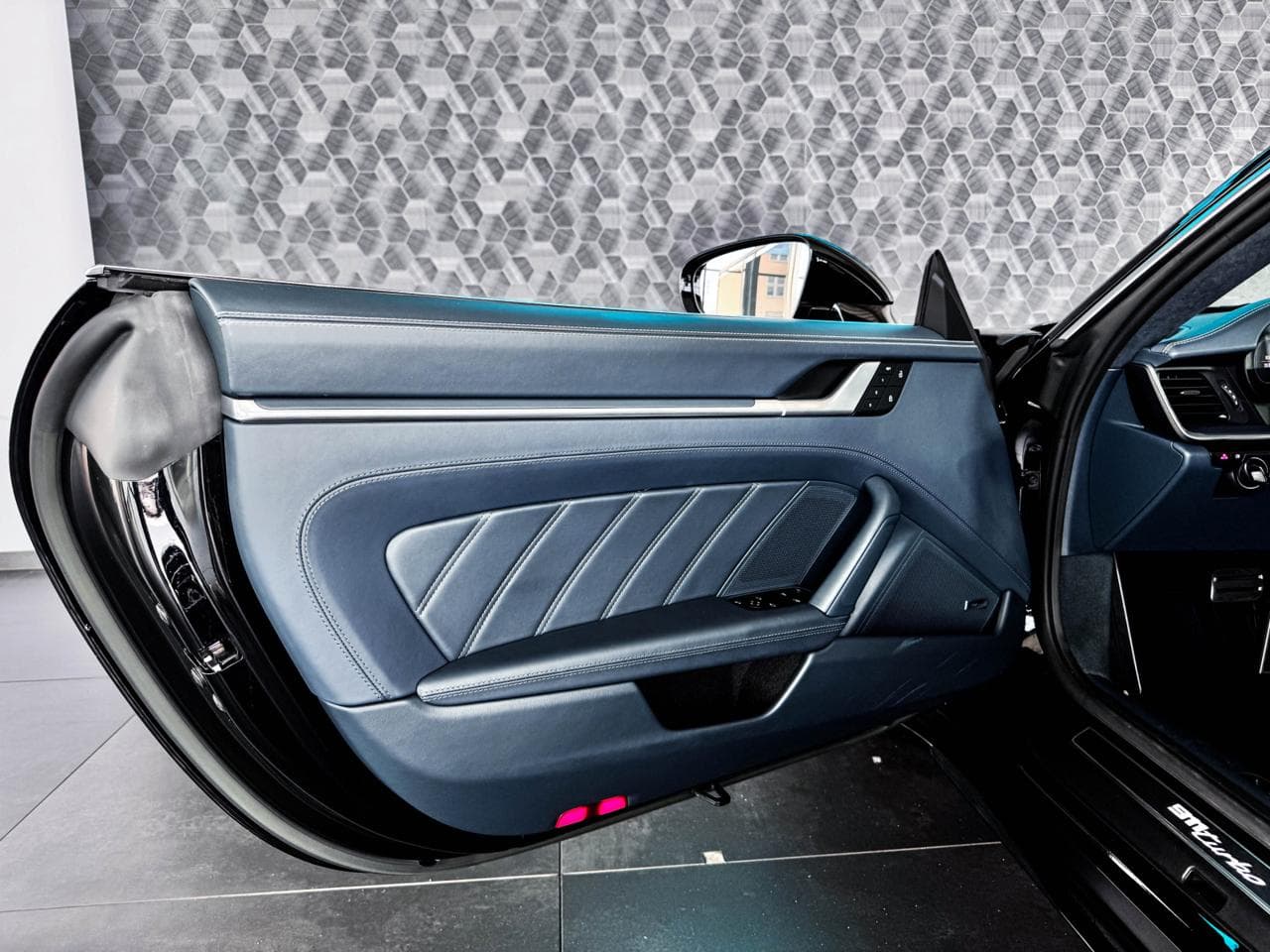 2023 Porsche 911 - 17