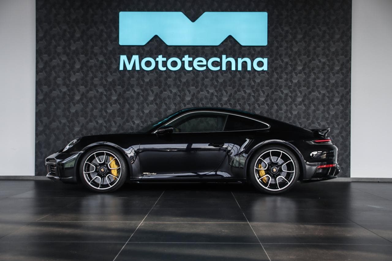 2023 Porsche 911 - 4