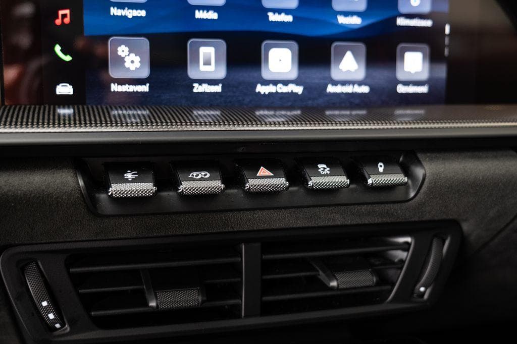 2025 Porsche 911 - 14