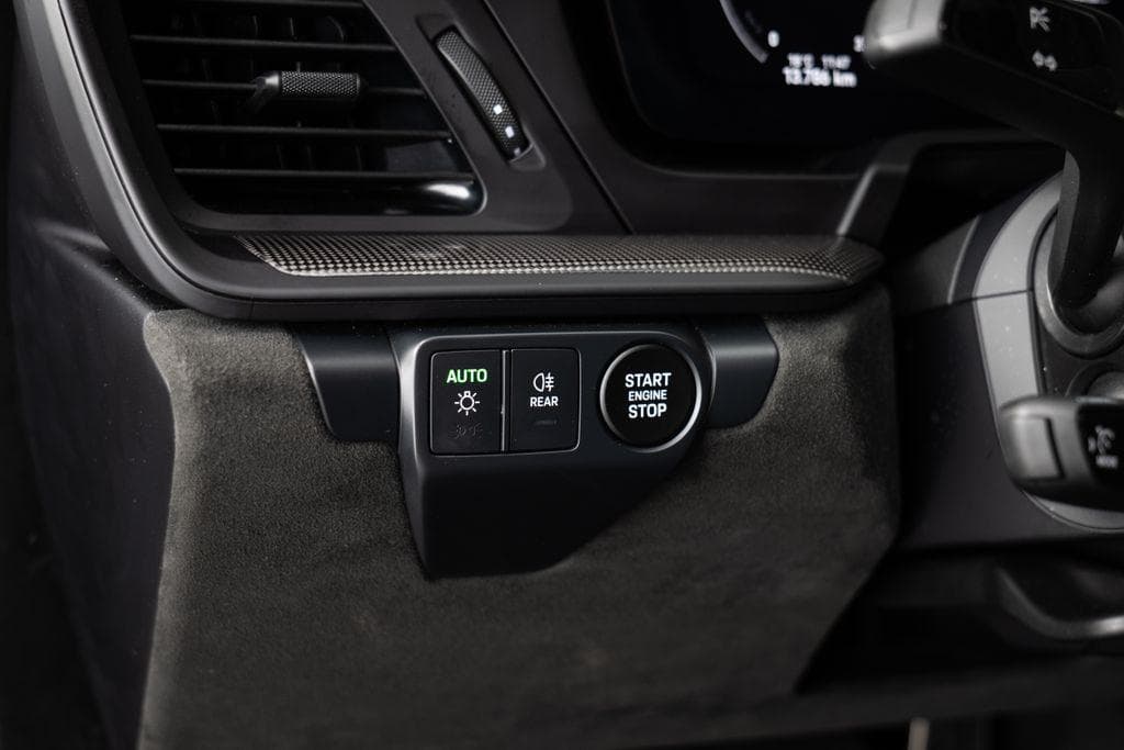 2025 Porsche 911 - 17