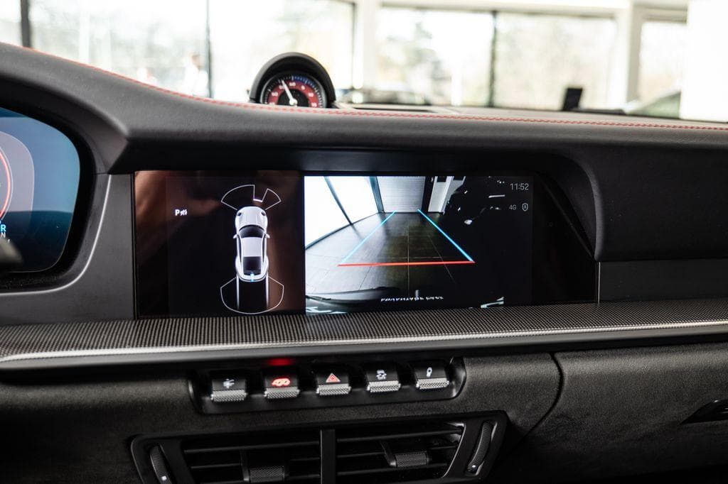 2025 Porsche 911 - 12