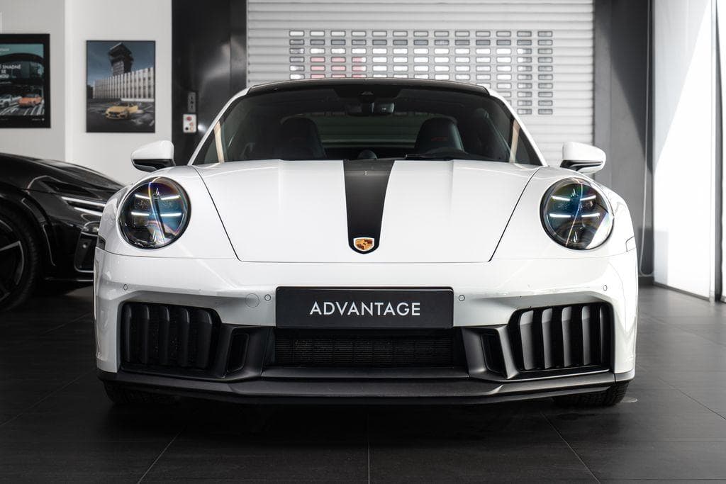 2025 Porsche 911 - 2