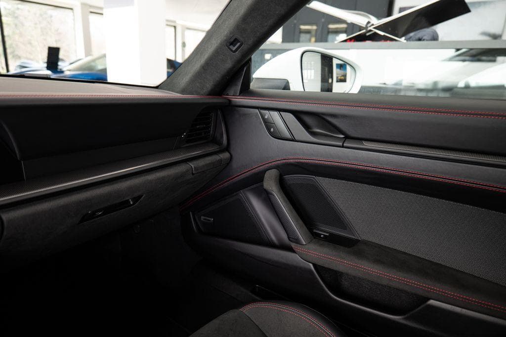 2025 Porsche 911 - 15