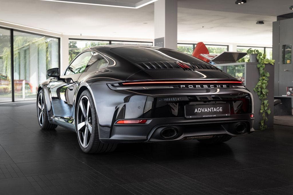 2024 Porsche 911 - 4