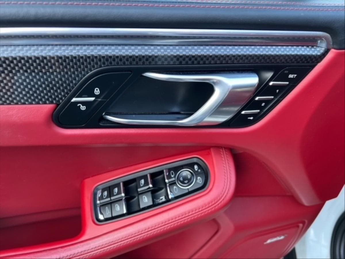 2014 Porsche Macan - 11