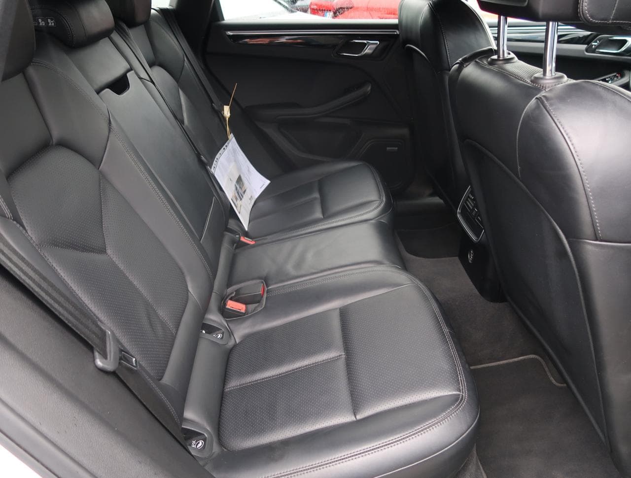 2017 Porsche MACAN - 13