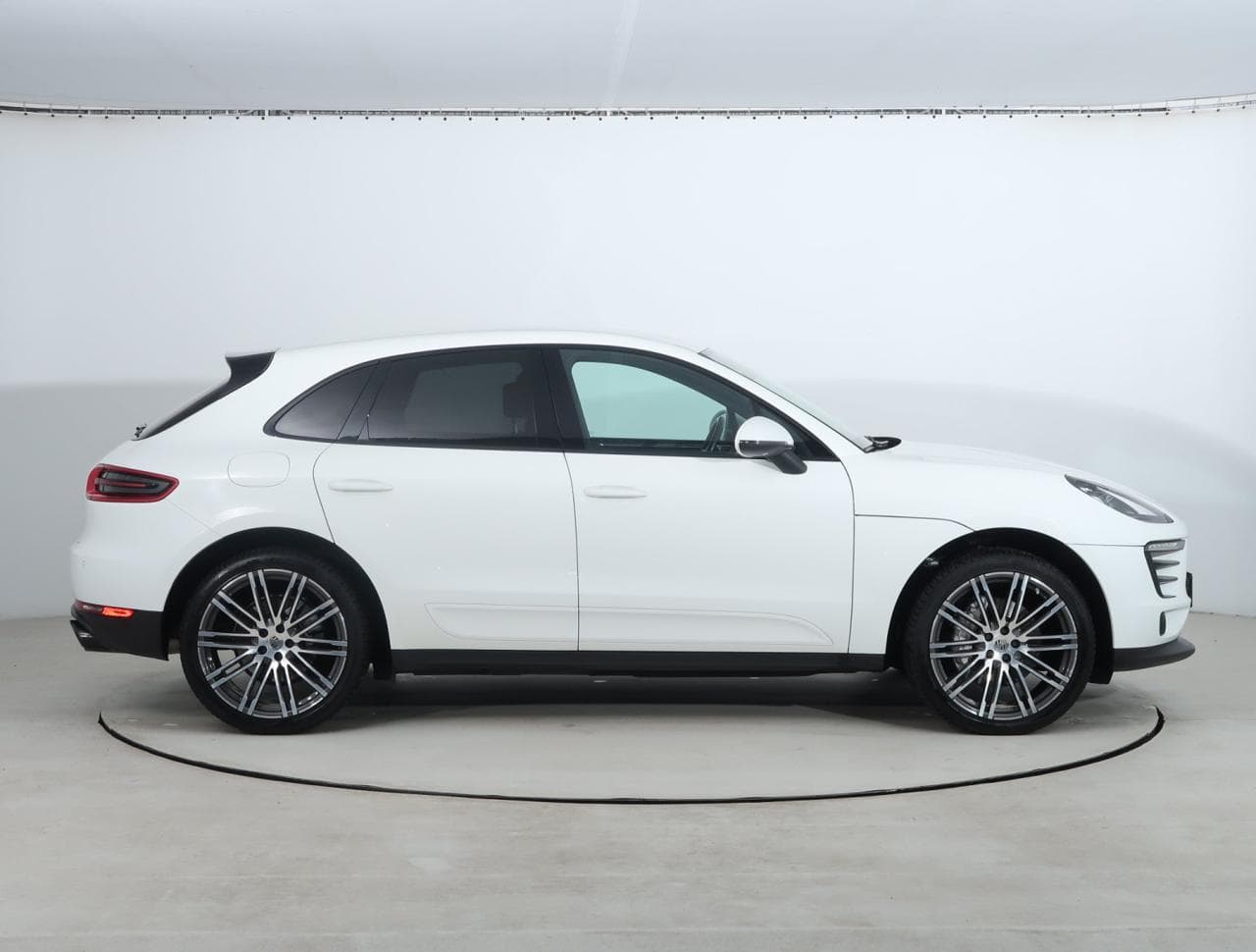 2017 Porsche MACAN - 8