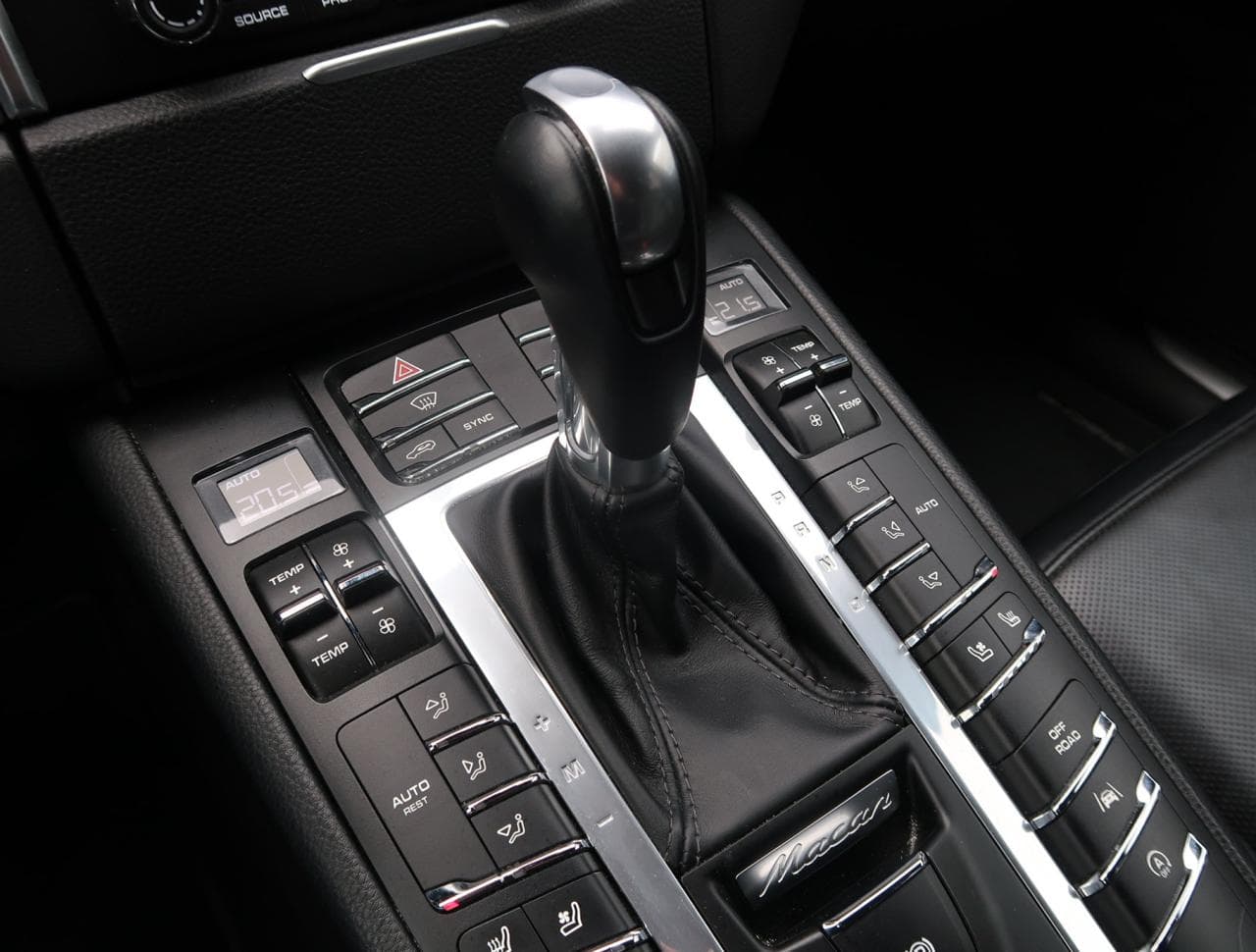 2017 Porsche MACAN - 19