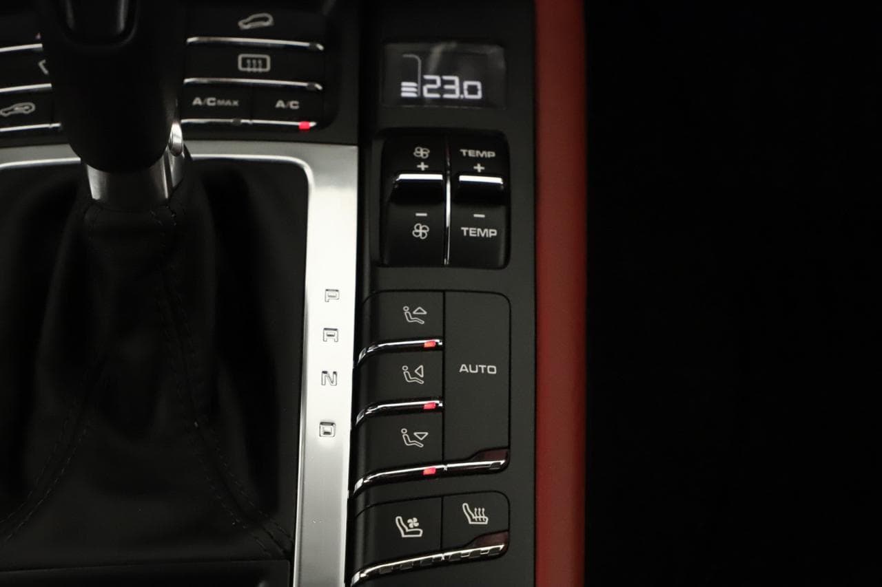 2014 Porsche MACAN - 35