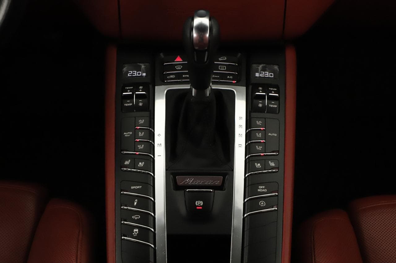 2014 Porsche MACAN - 32