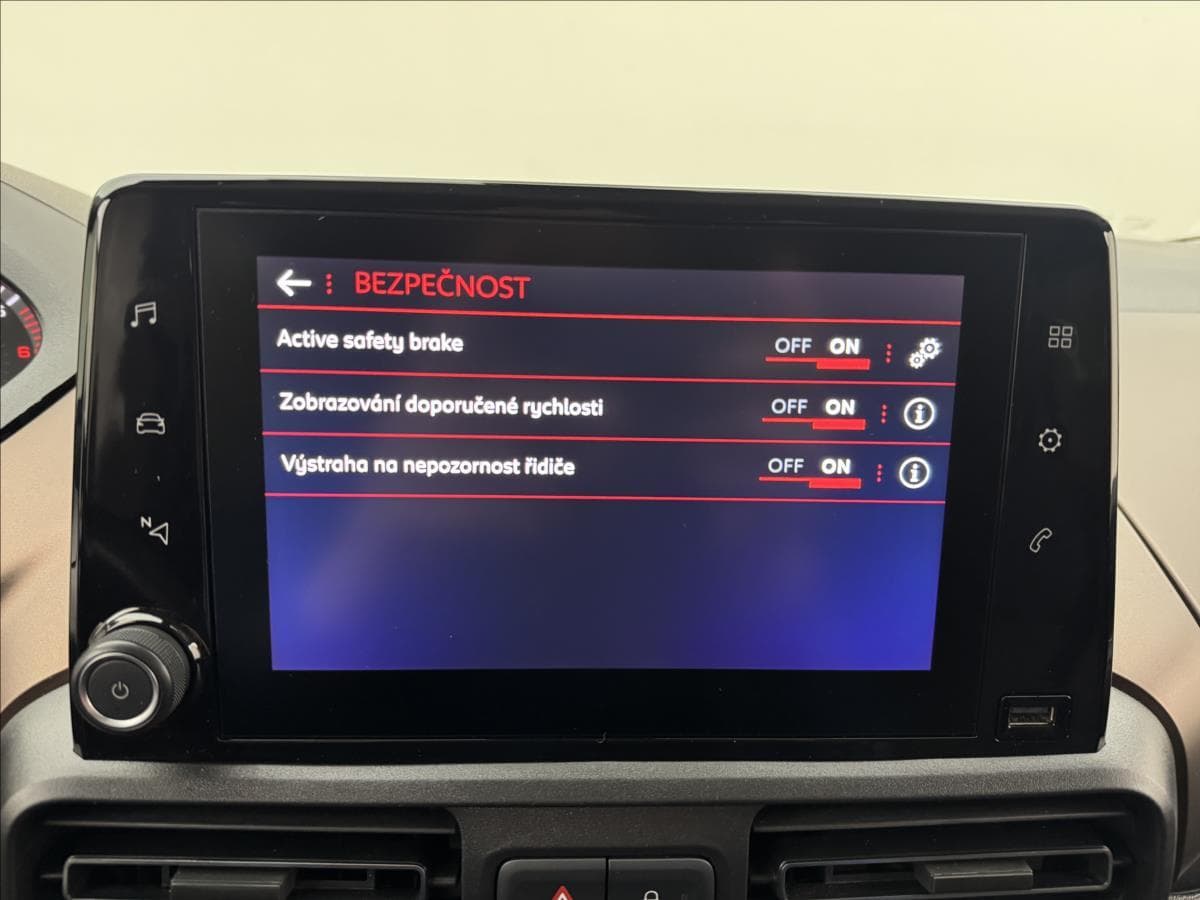 2019 Peugeot Rifter - 19