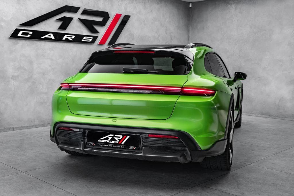 2021 Porsche Taycan - 11
