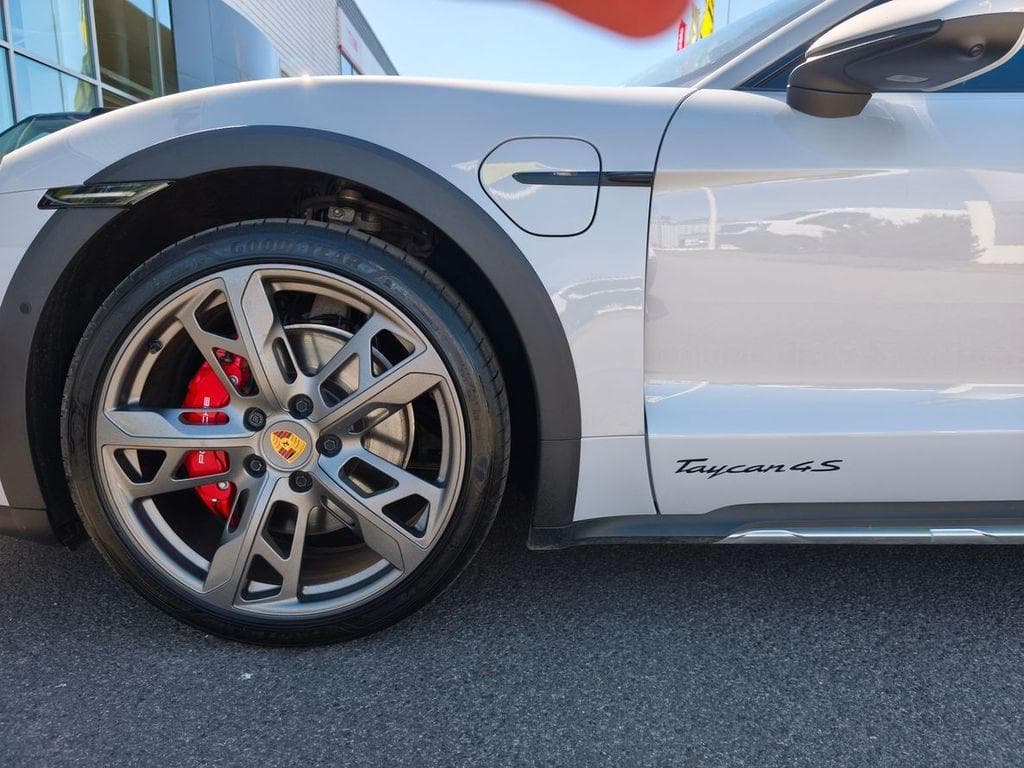2024 Porsche TAYCAN - 11