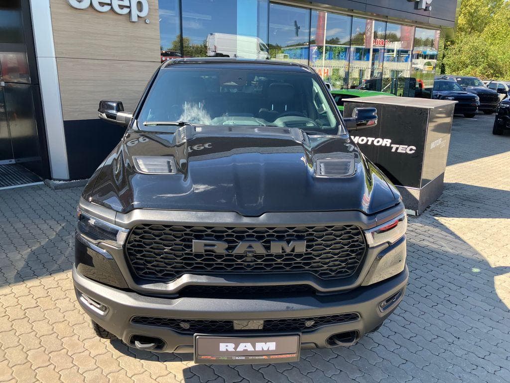 2025 RAM 1500 - 8