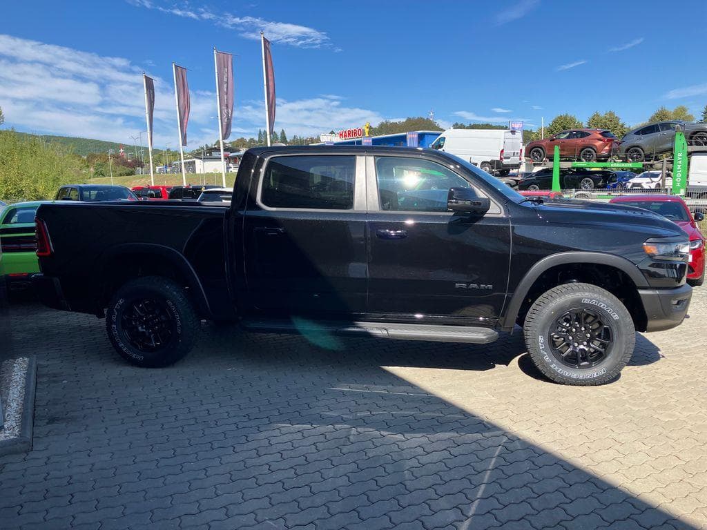 2025 RAM 1500 - 4