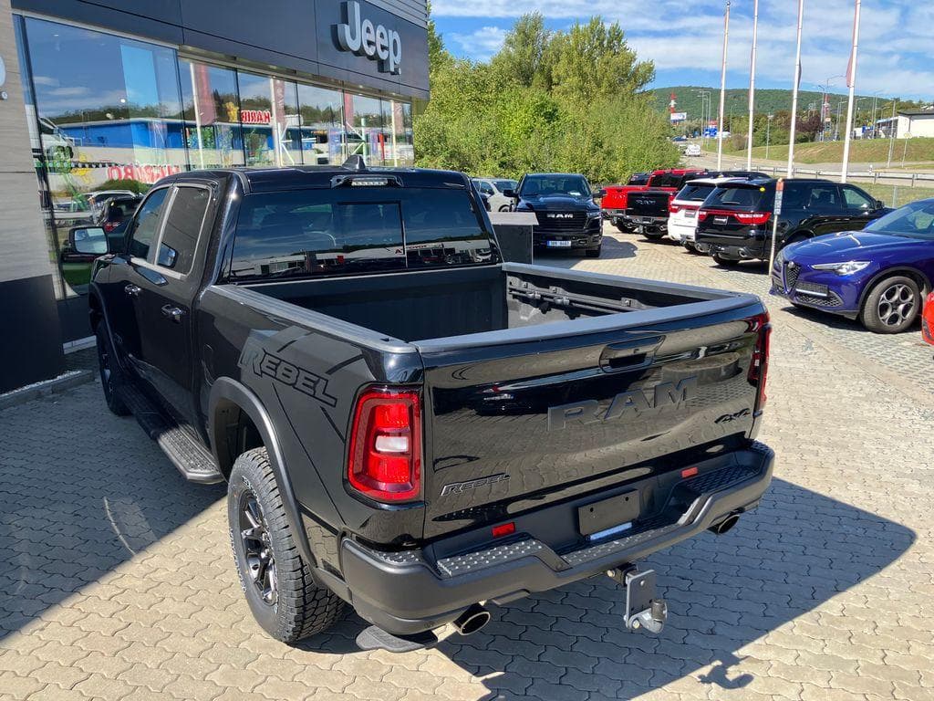 2025 RAM 1500 - 17
