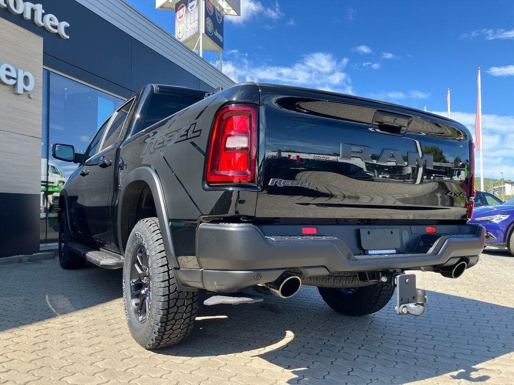 2025 RAM 1500 - 18