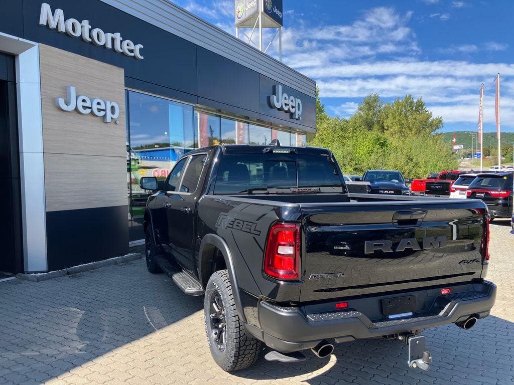 2025 RAM 1500 - 15