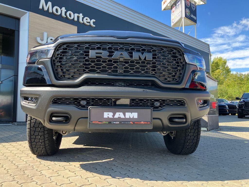 2025 RAM 1500 - 9
