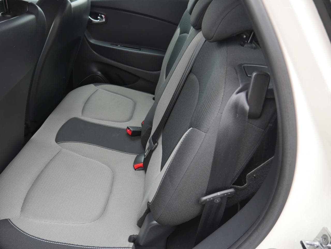 2016 Renault CAPTUR - 11
