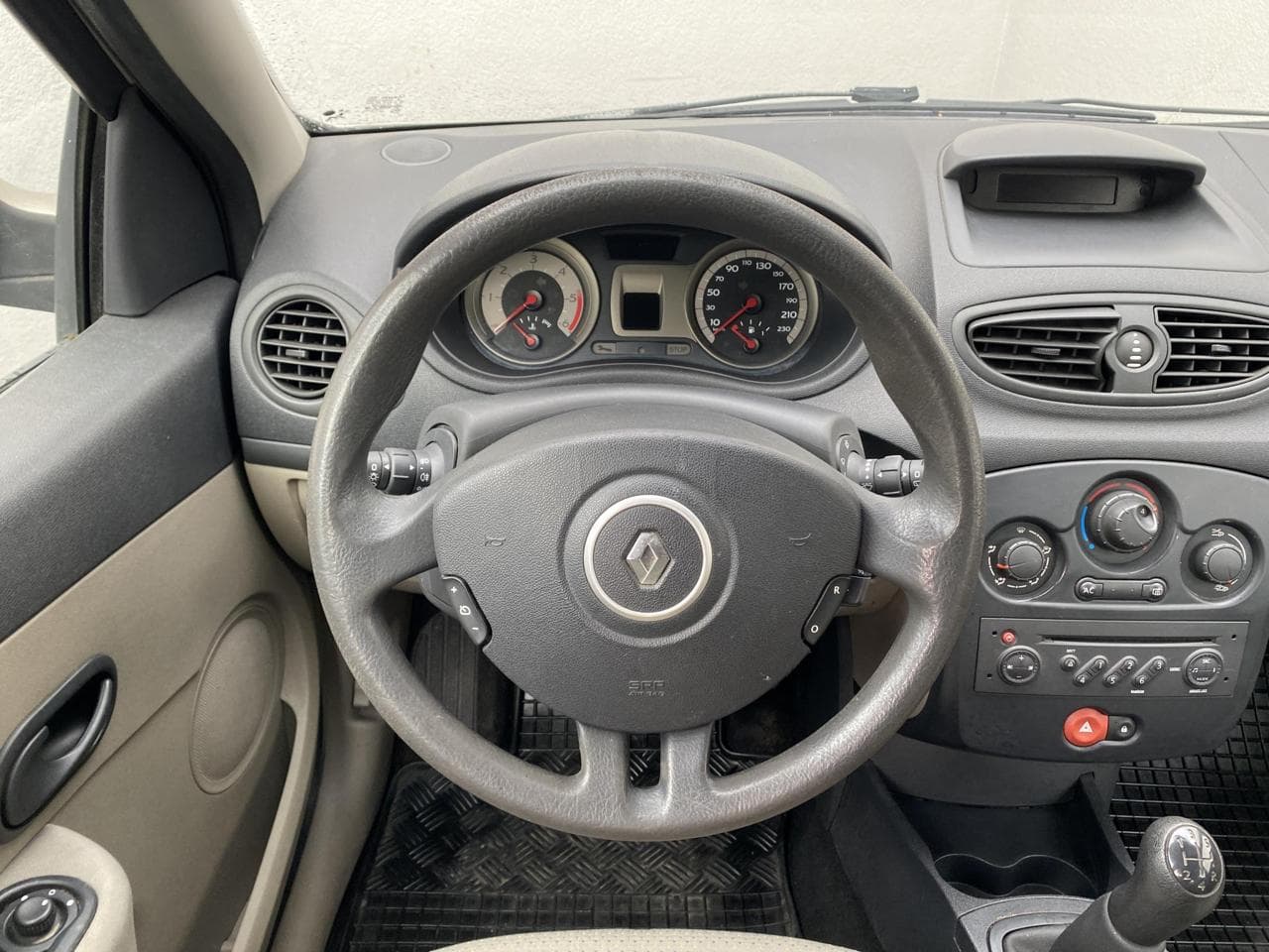 2006 Renault CLIO - 11