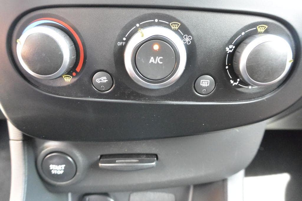 2015 Renault Clio - 14