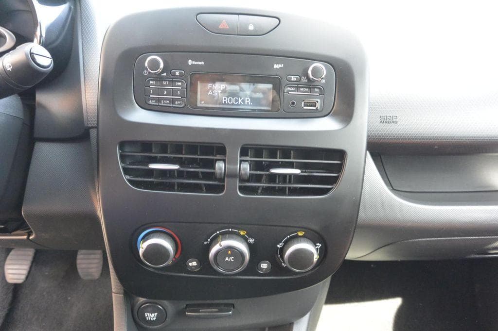 2015 Renault Clio - 12