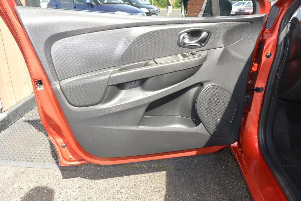 2015 Renault Clio - 9