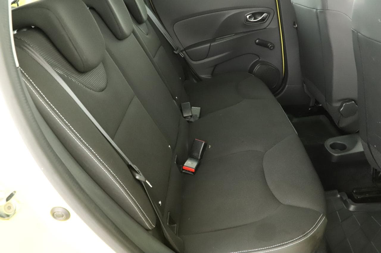 2013 Renault Clio - 21