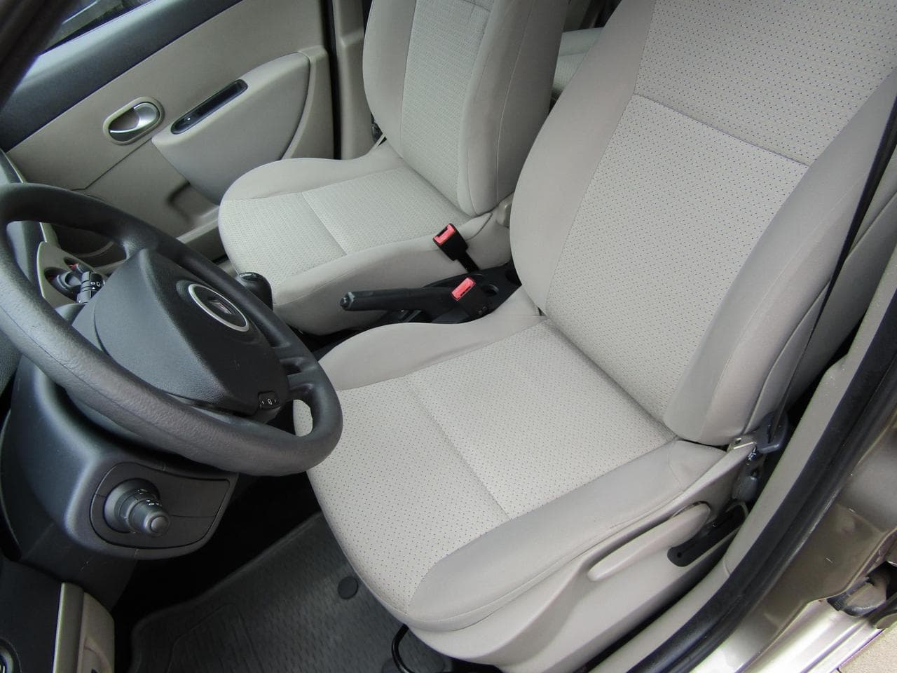 2008 Renault Clio - 17