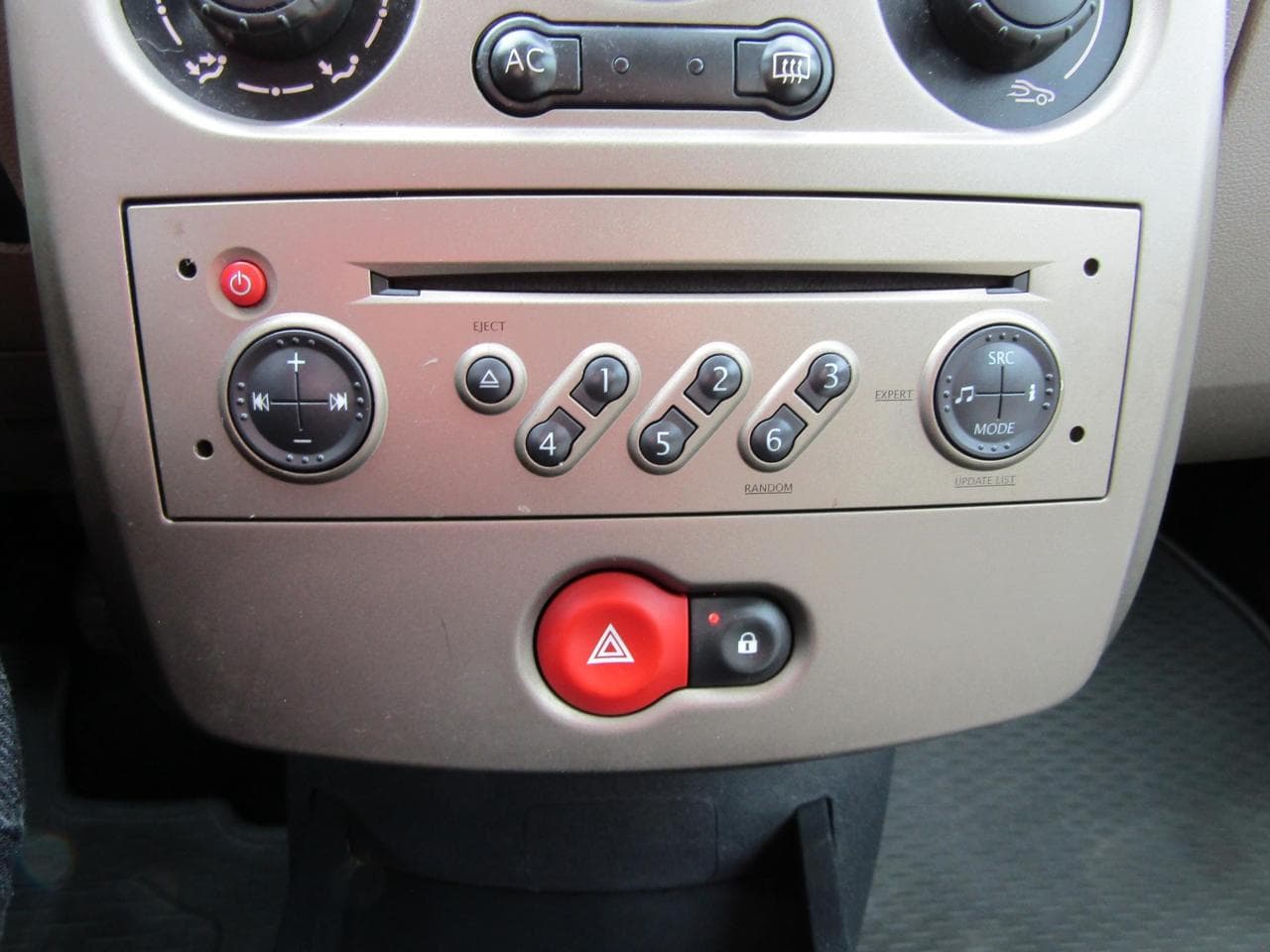 2008 Renault Clio - 21