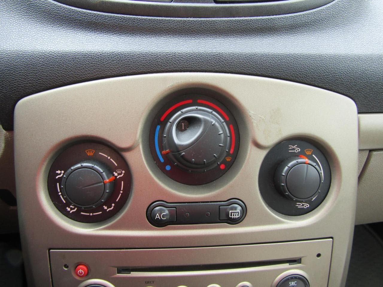 2008 Renault Clio - 23