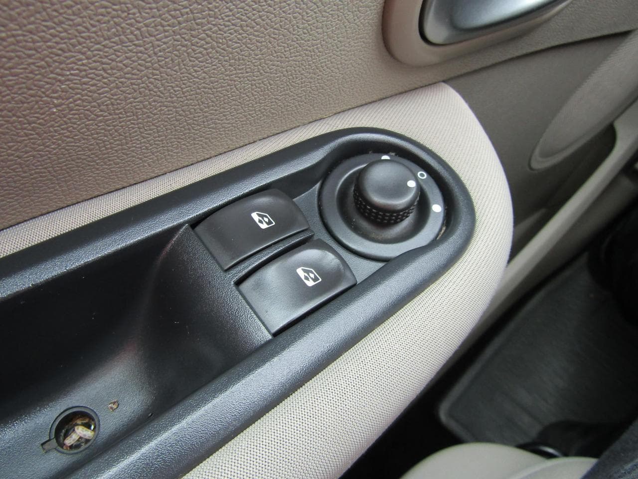 2008 Renault Clio - 25