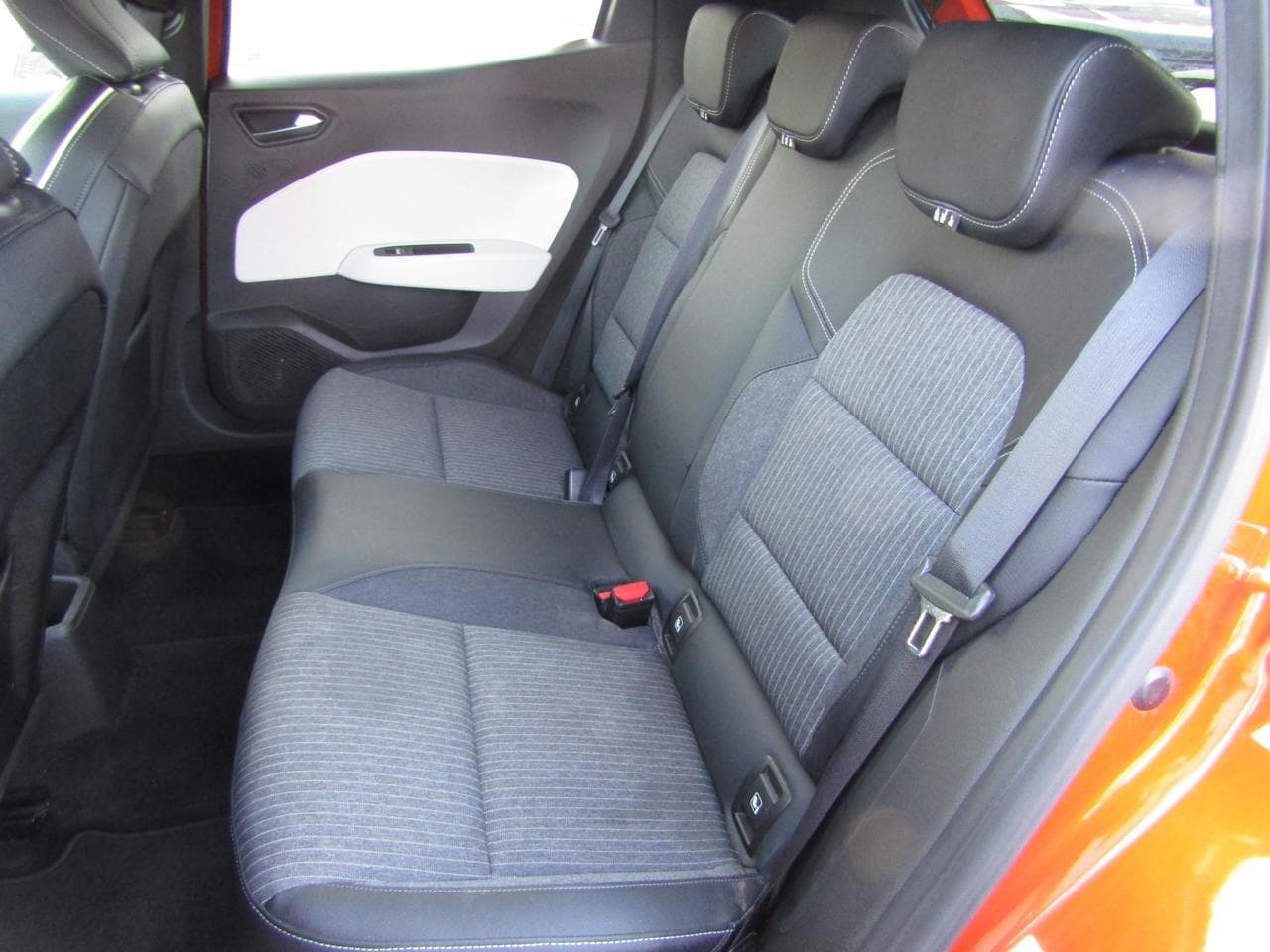 2019 Renault Clio - 19