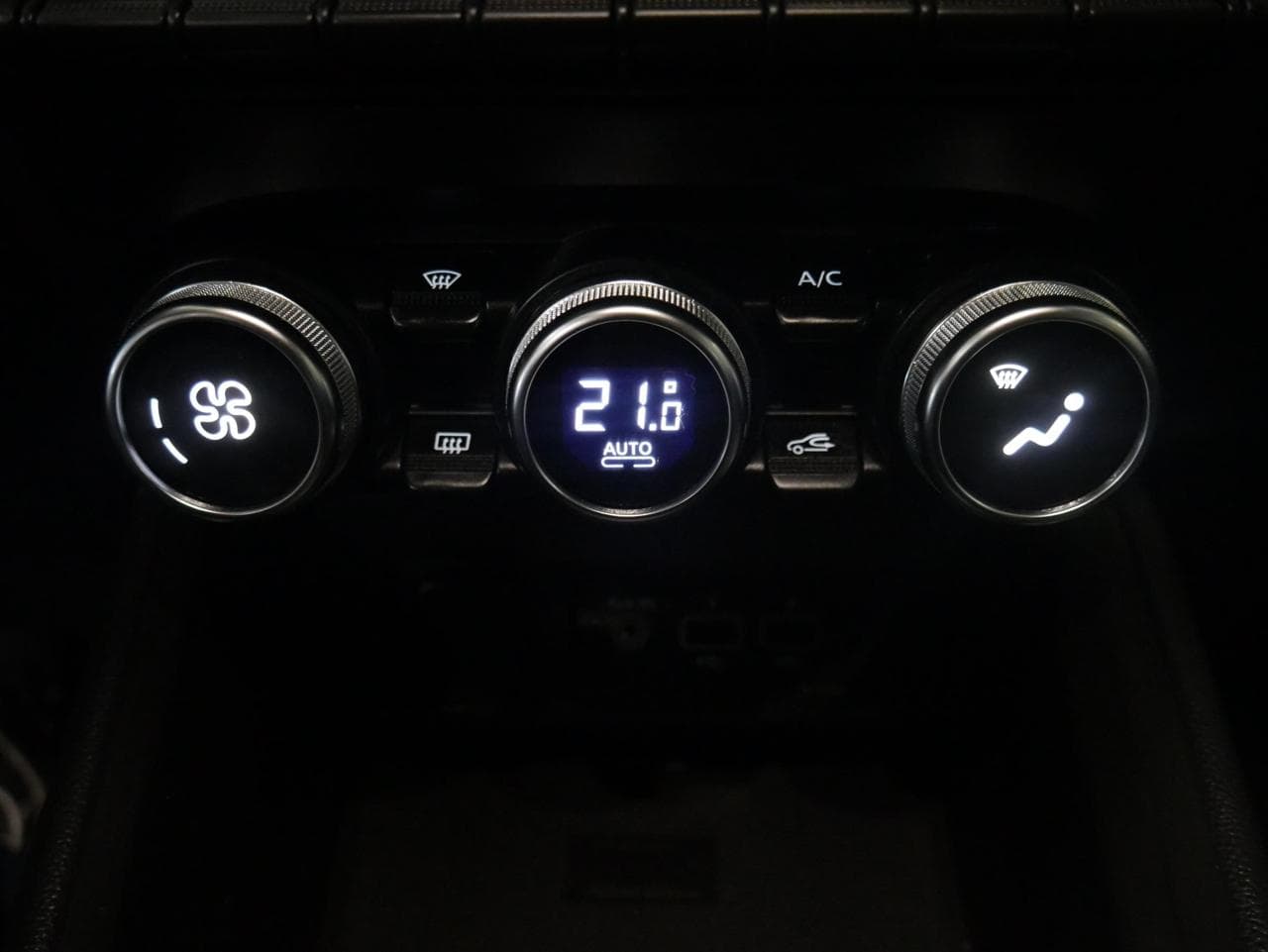 2020 Renault Clio - 33