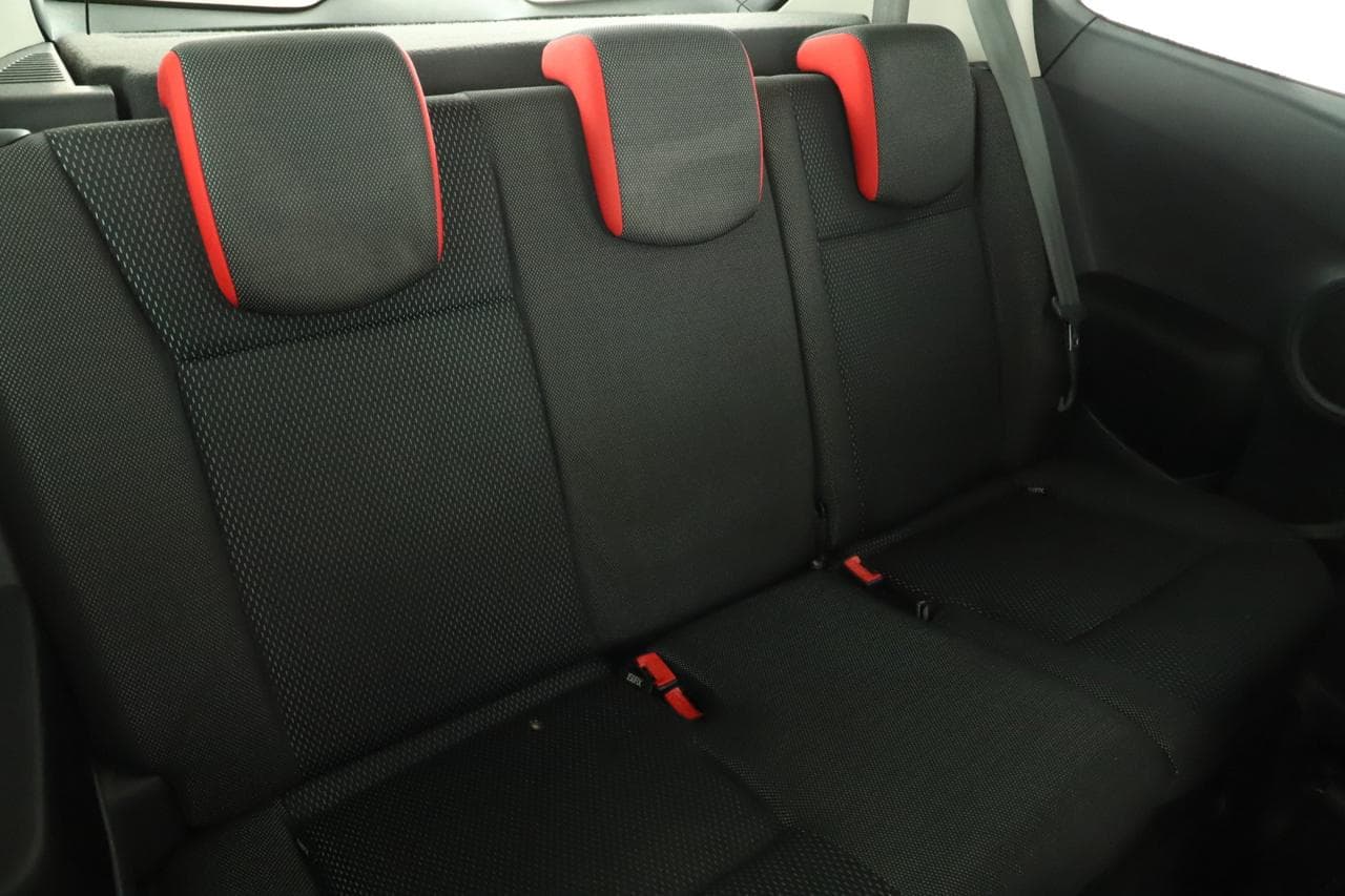 2013 Renault Clio - 21