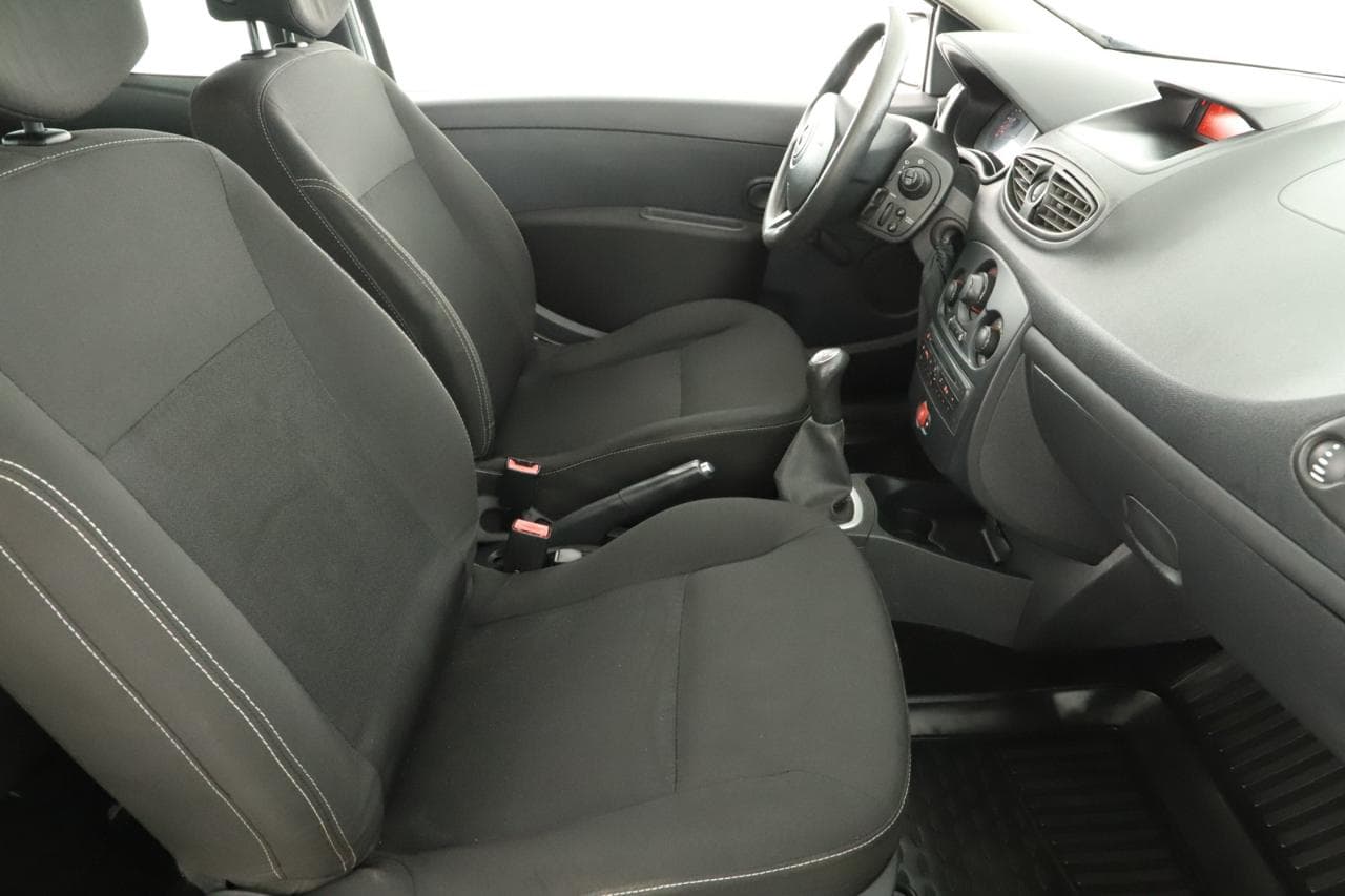 2013 Renault Clio - 19