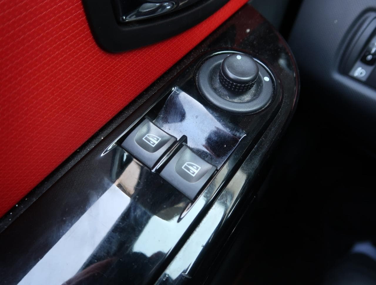 2012 Renault Clio - 39