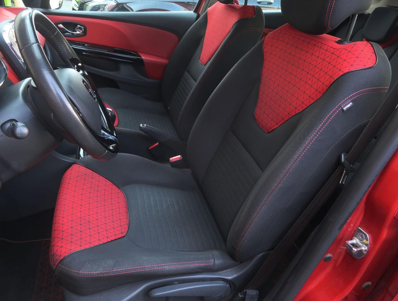 2012 Renault Clio - 31