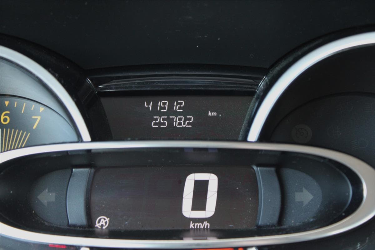 2015 Renault CLIO - 25
