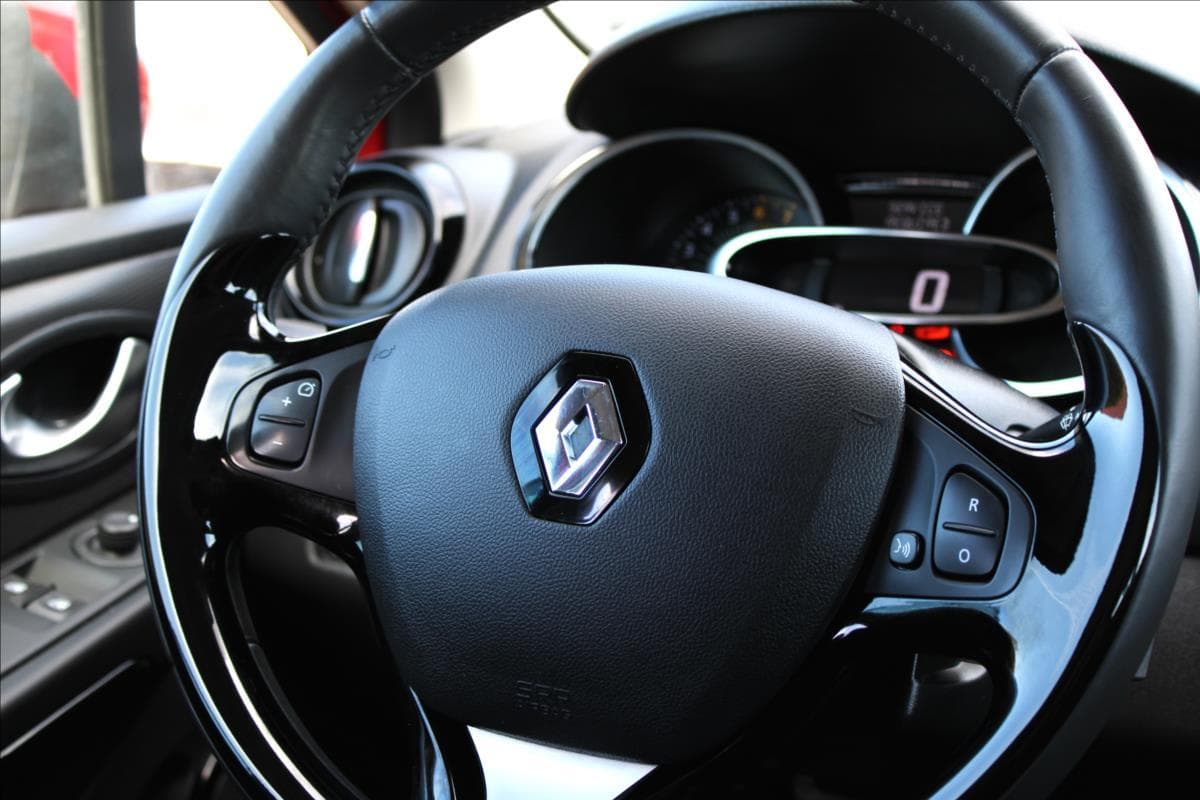 2015 Renault CLIO - 24
