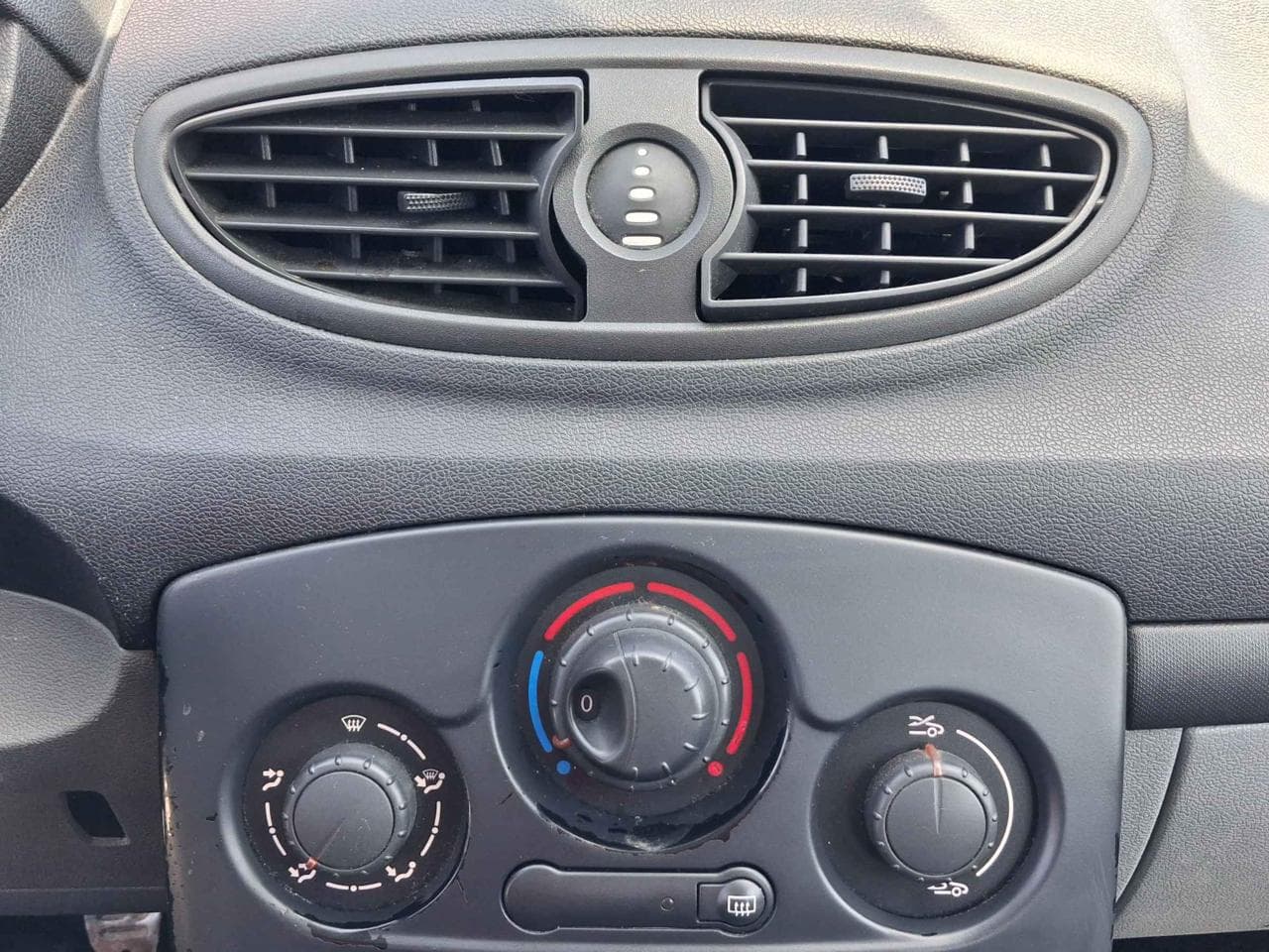 2006 Renault CLIO - 12