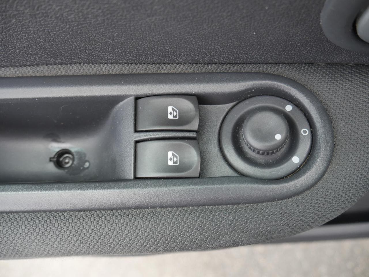 2011 Renault CLIO - 27