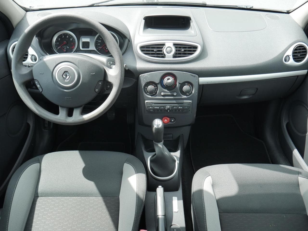 2011 Renault CLIO - 17