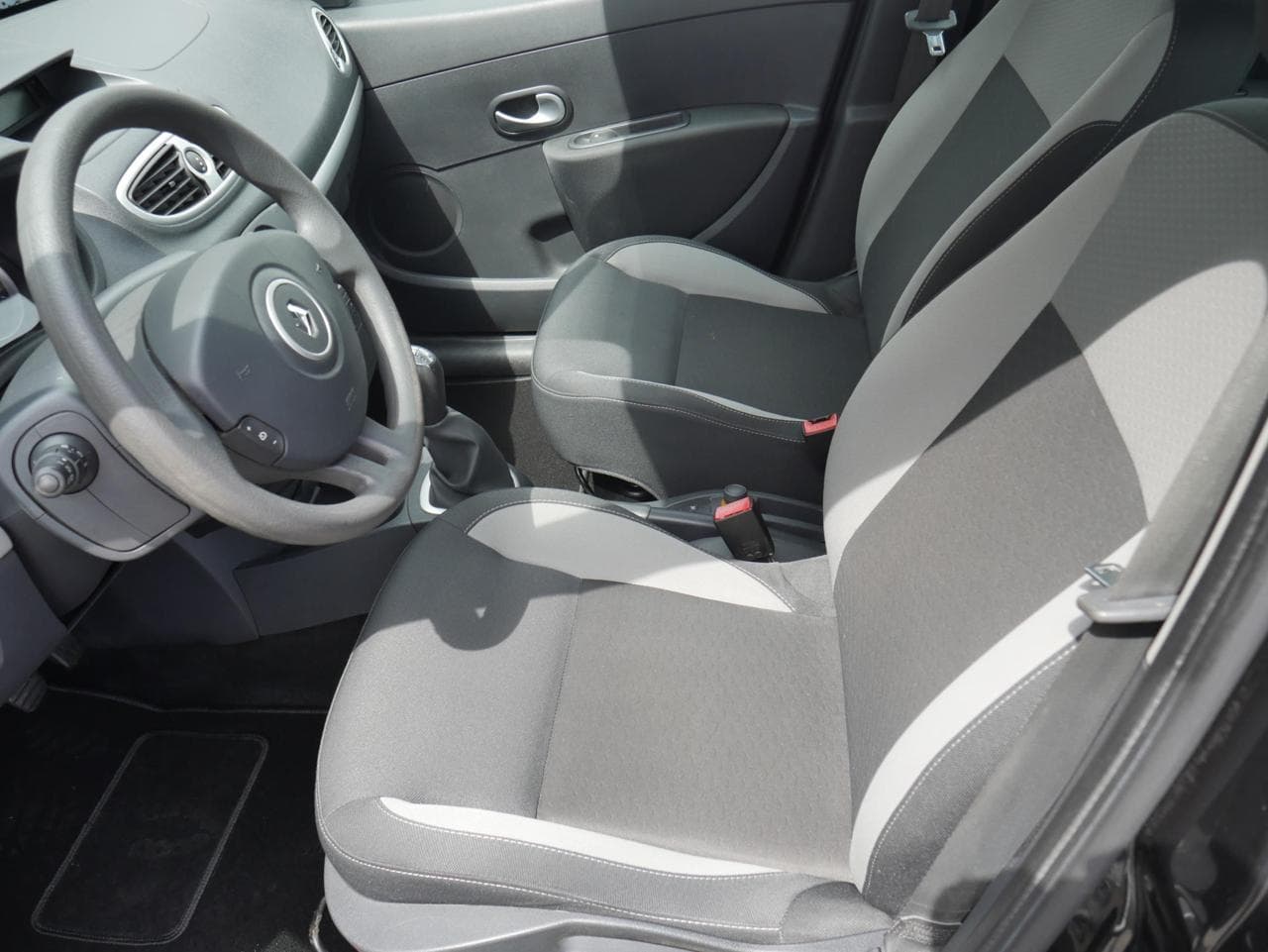 2011 Renault CLIO - 13