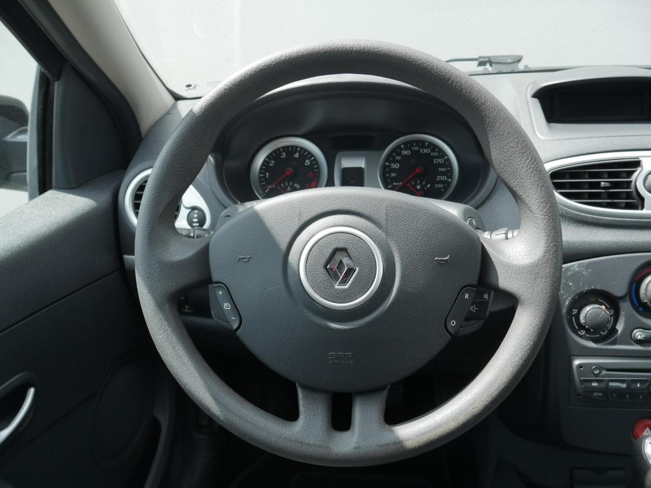 2011 Renault CLIO - 19