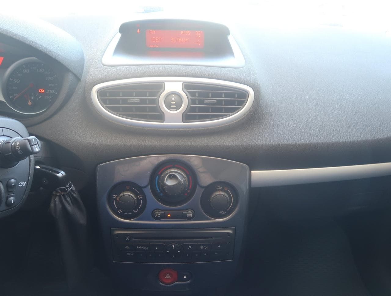 2013 Renault CLIO - 18