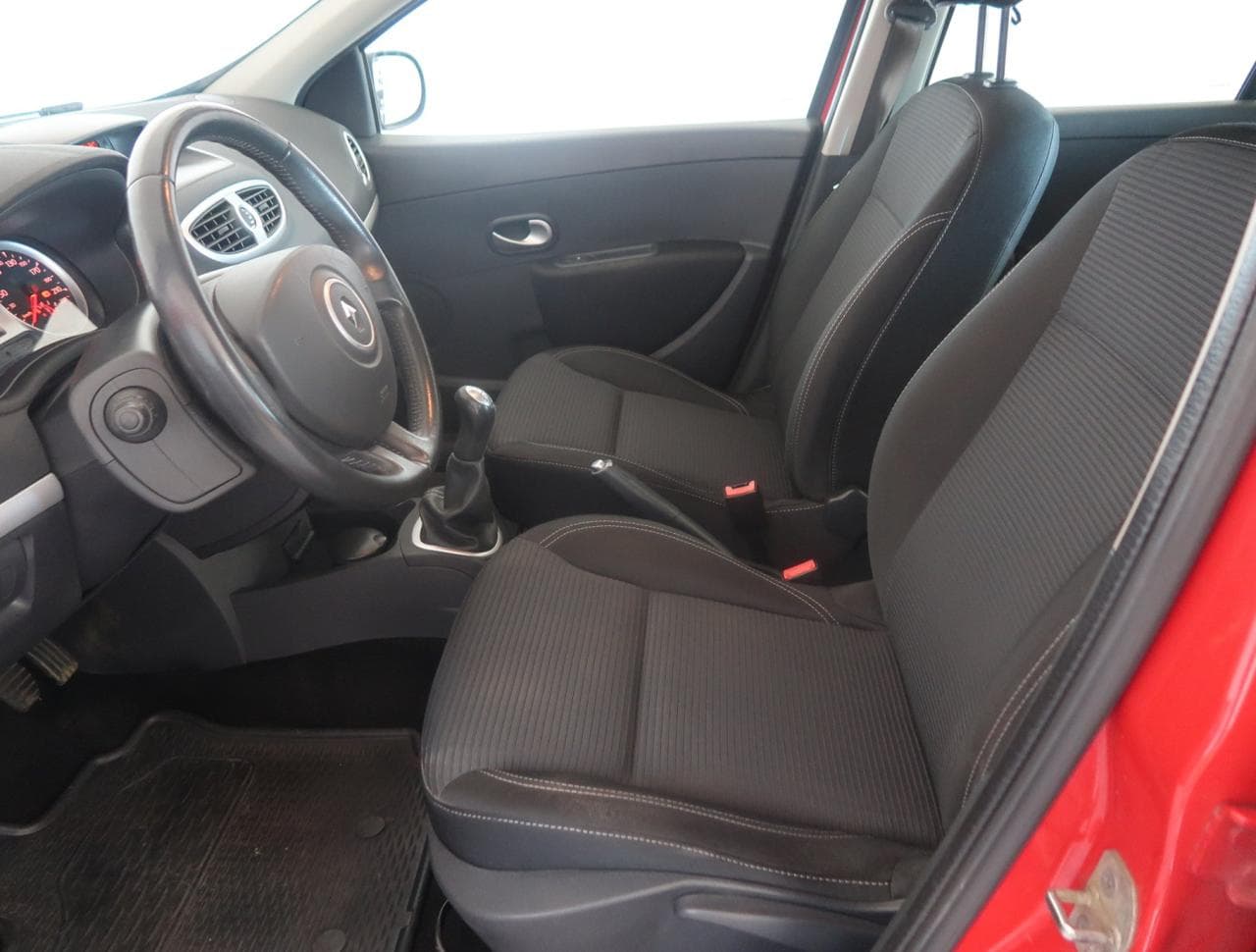2013 Renault CLIO - 16